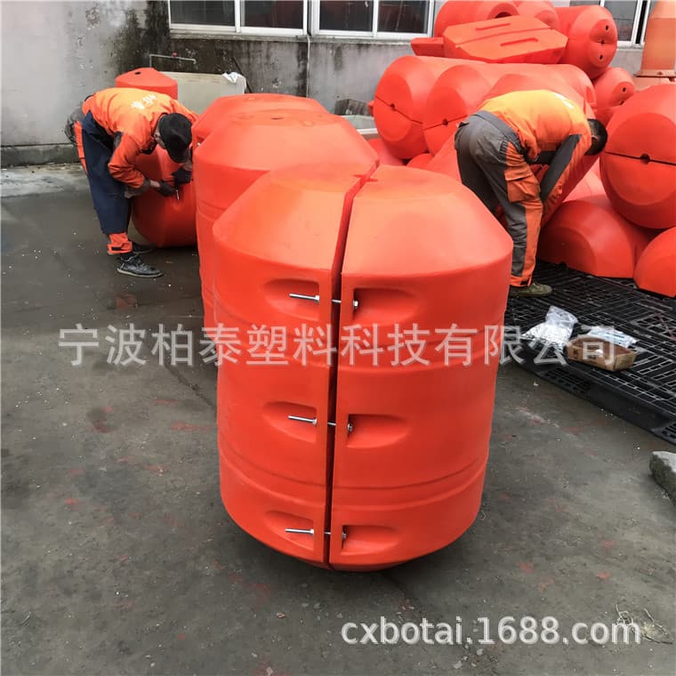 River debris-catching buoys, duckweed floats for pollution control, and warning and isolation floats on scenic water surfaces.