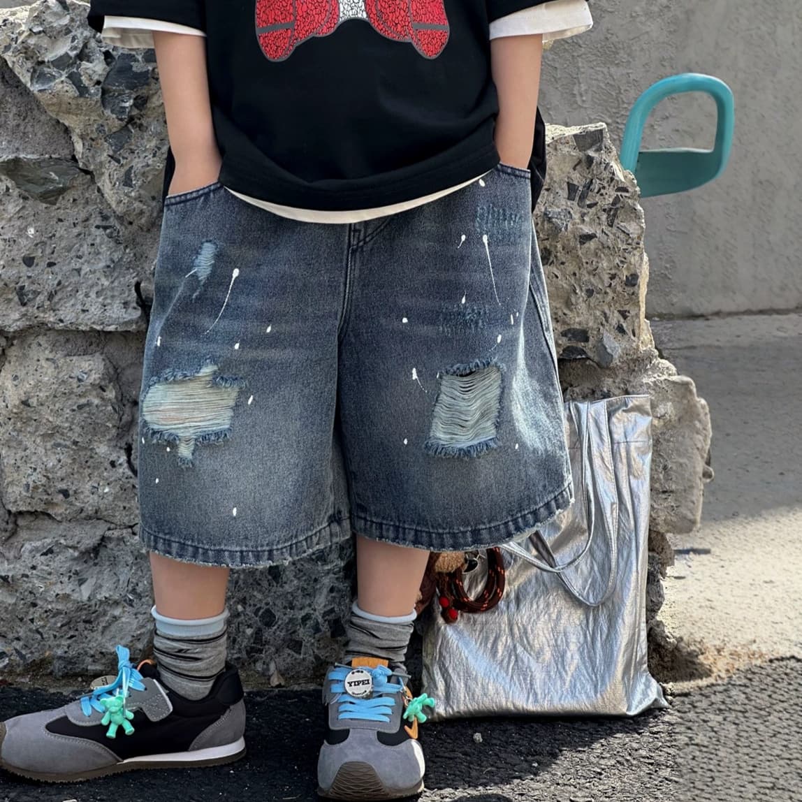 Xiner 2026 Summer New Children's Frayed Paint Splatter Distressed Denim Shorts Boys' Five-Point Shorts Casual