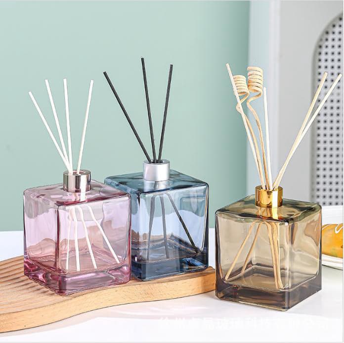 Car aromatherapy bottle empty bottle 200ml high-value square crystal white material glass fire-free rattan diffuser bottle