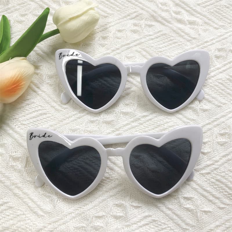 Bride Heart Sunglasses for Wedding Party Decorations, Bachelorette Party, Beach Pool Party Supplies