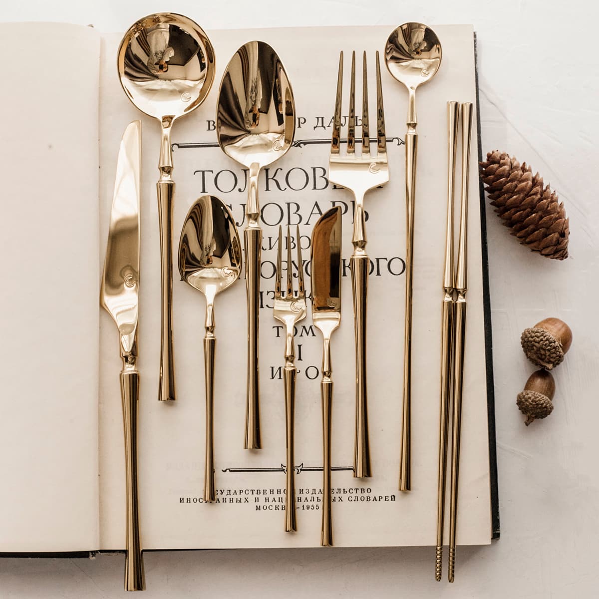 304 stainless steel Instagram-style French light luxury retro titanium gold waist spaghetti fork, Western spoon, dessert spoon, and fruit fork