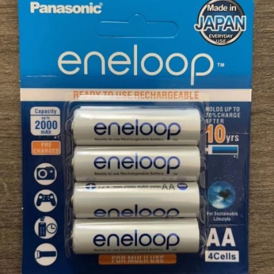 Eneloop AA and AAA high-capacity rechargeable batteries for KTV microphones, toys, flashlights, and cameras.