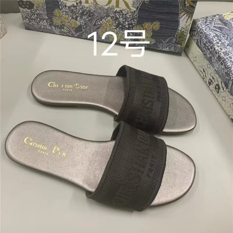 D-brand embroidered slippers for women, 2026 summer new style, classic pattern flat sandals, fashionable outdoor wear, trendy beach sandals and slippers