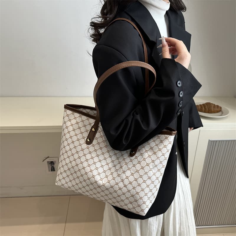 European and American Retro Large Capacity Handbag for Women, New Cross-border Underarm Tote, Stylish Commuter Shoulder Bag with Detachable Pouch
