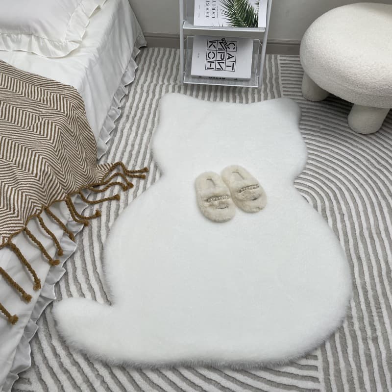 Cute cat-shaped rug, faux rabbit fur floor mat, perfect for bedrooms, children's rooms, or bedside rugs.