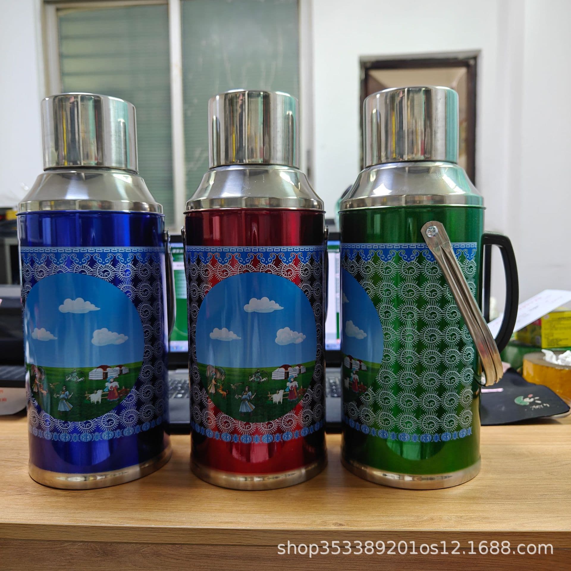 Factory-made stainless steel thermos bottle with ethnic style, vintage design, insulated water bottle for home use