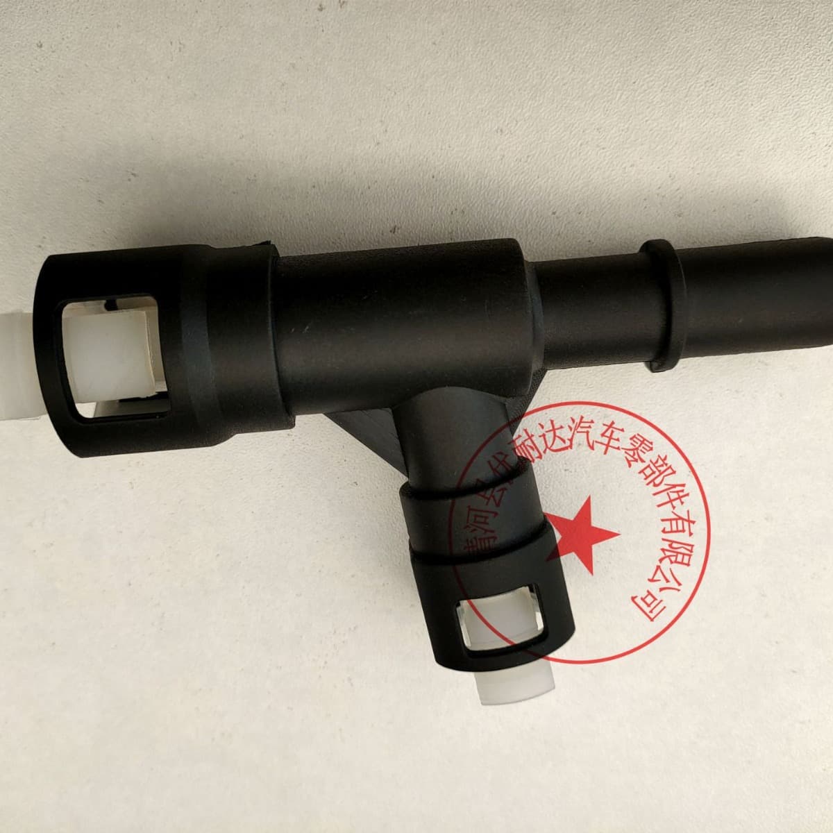 Supply of heater hose fittings 15055342 and 15055343 for GMC Chevrolet Escalade vehicles.