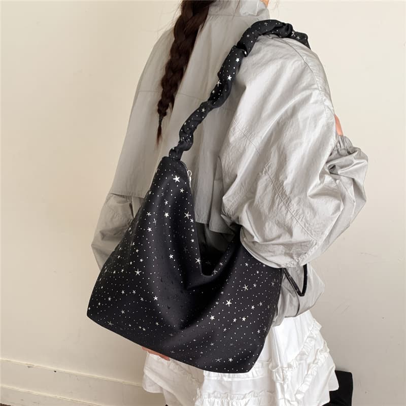 This year's popular giant and good-looking bags for women 2026 new large-capacity beautiful star single shoulder casual versatile tote bag