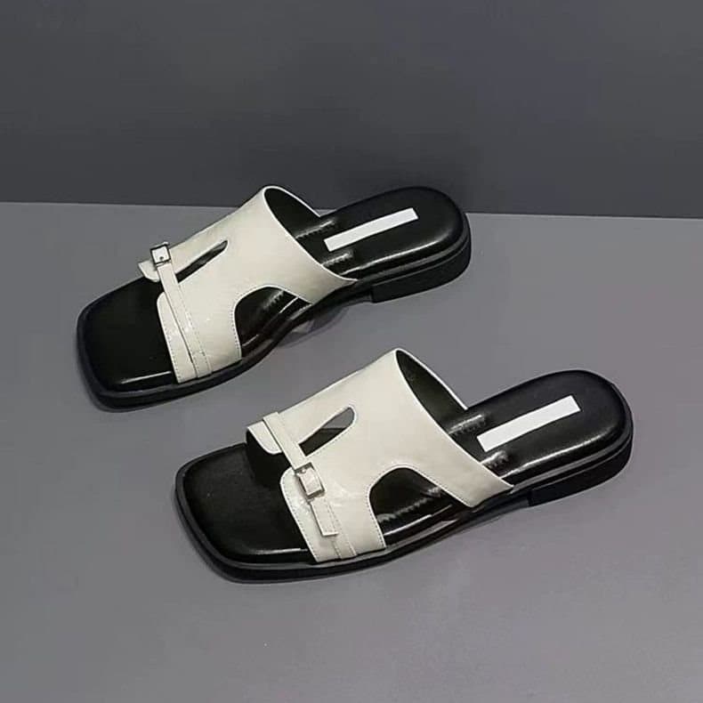 Fashionable sandals for summer outerwear, soft soles, new open-toe flat-soled beach slippers, beige lazy women's shoes, soft soles