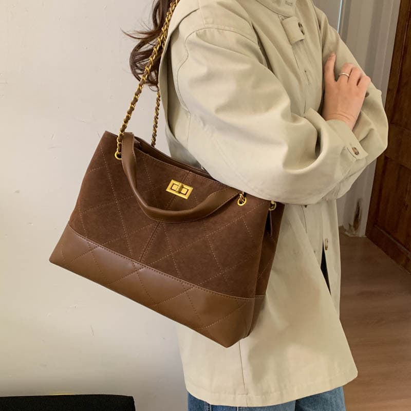 Women's Bags: Chanel-Style Diamond Quilted Chain Bag 2025 Winter Versatile Suede Shoulder Bag Large Capacity Women's Bag