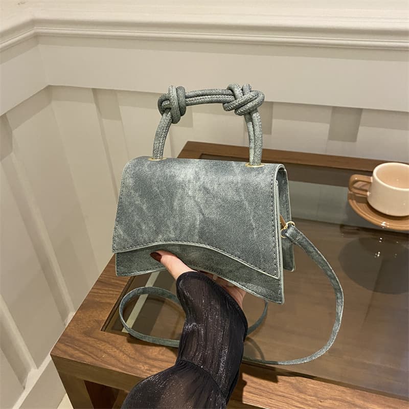 Handbag 2024 Autumn Western Style Simple Temperament New Commuting Shoulder Bag Literary Trend Fashion Crossbody Small Square Bag