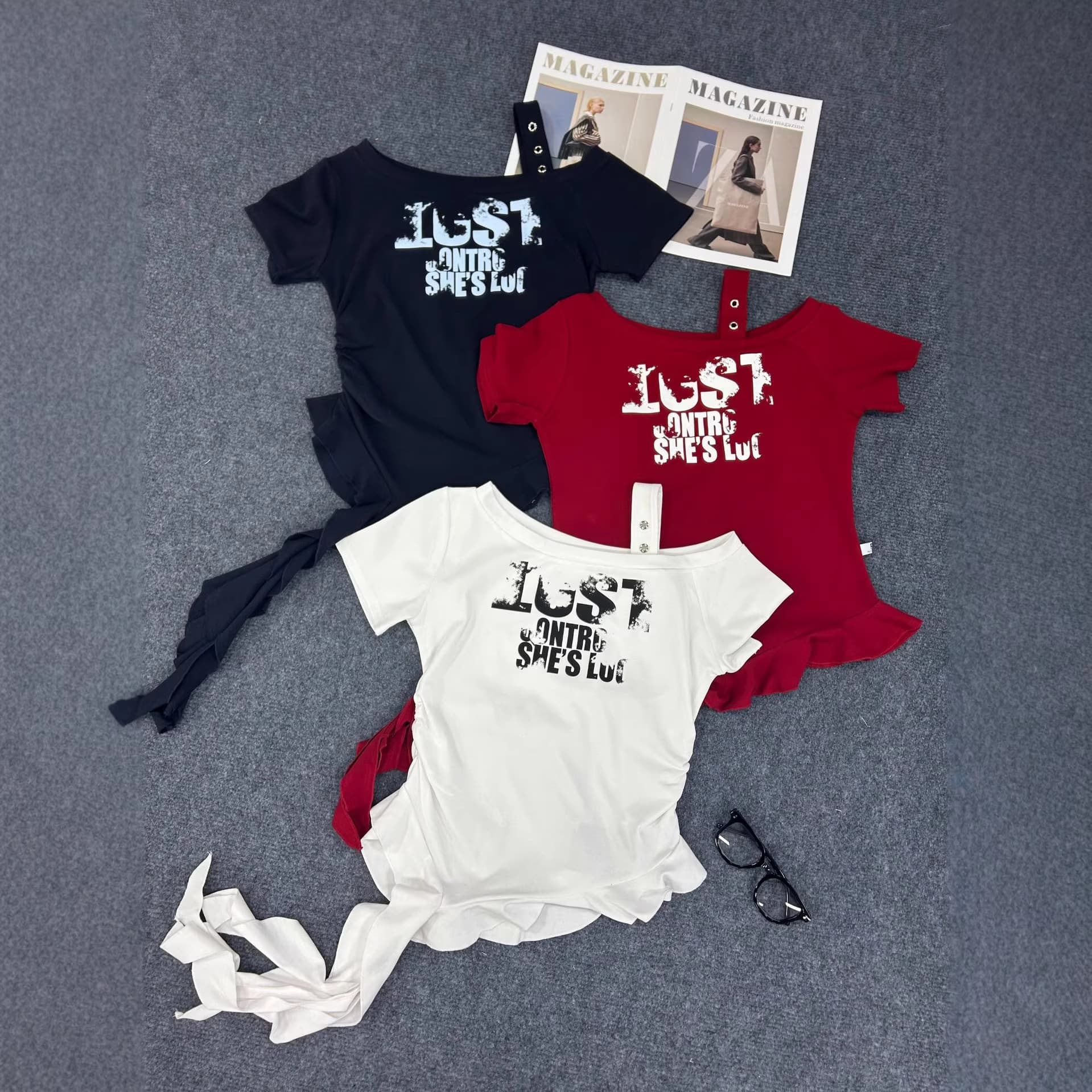 American Retro Letter Print One-Shoulder T-Shirt for Women with Tie-Up Waist and Ruffled Edges, Hot Girl Style Slim Fit Top