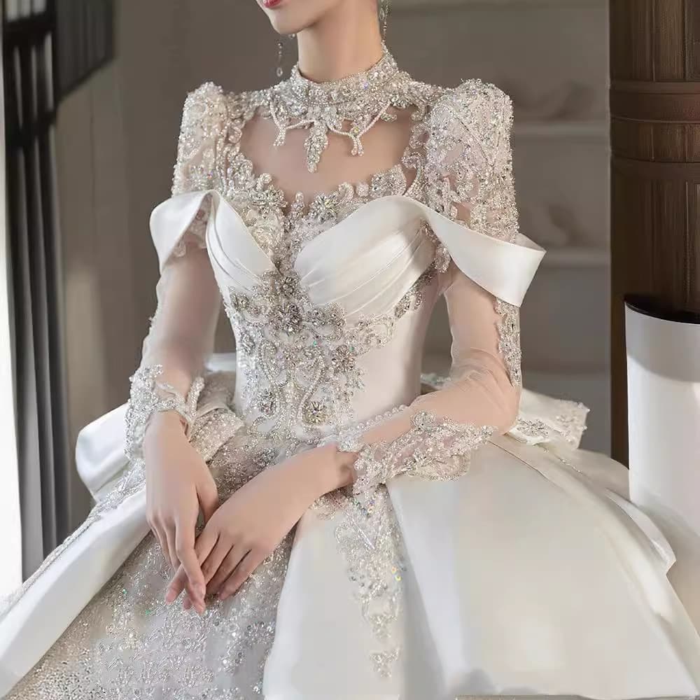 High-end wedding dress 2026 new bridal main yarn high-end French satin heavy industry wedding dress small long-sleeved haute couture
