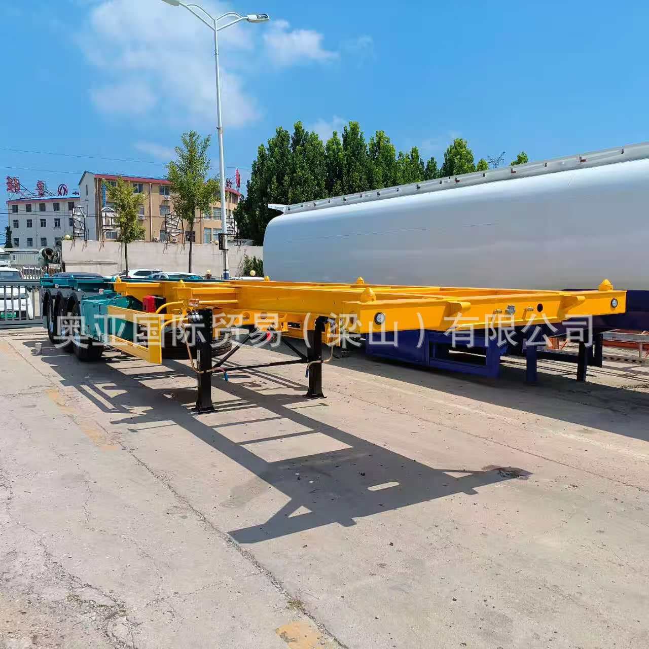 Supply of 3-axle 20/40ft container skeleton transport vehicles, 40ft skeleton trailers, and pull-out skeleton semi-trailers for Africa