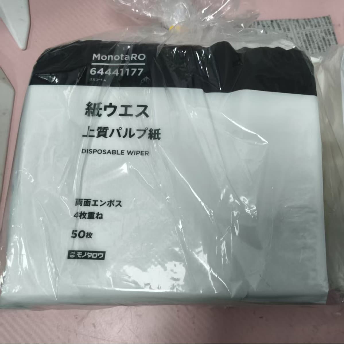 MONOTARO Japanese imported industrial wipes 64441177, four-layer glue-free dust-free paper, absorbs water without shedding.