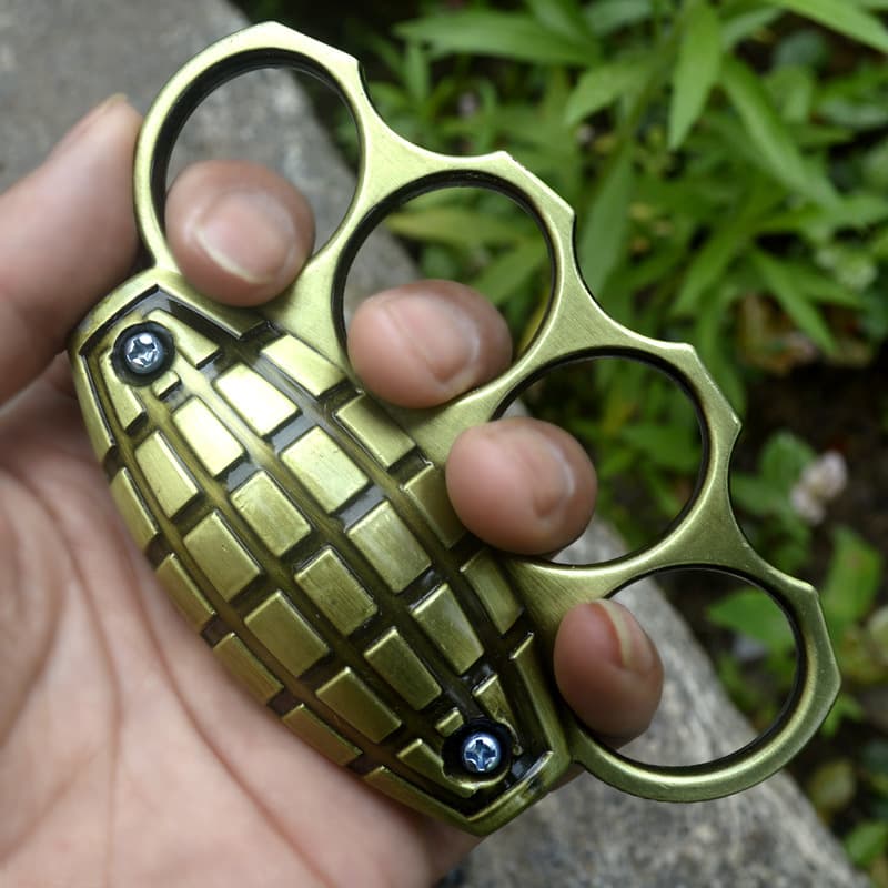 Zinc alloy four-finger boxing gloves, zinc alloy thickened self-defense ring, legal self-defense fighting iron fist buckle fighting ring