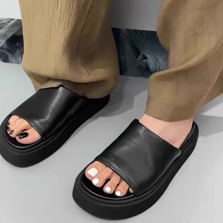 Thick-Soled Slippers for Women, New Summer Style, Elevated Casual Look, Platform Flip-Flops for Petite Frames, Versatile Black