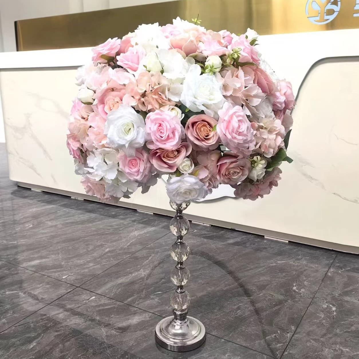 Artificial Flowers for Wedding, Engagement, Banquet, Party, Living Room Table, Bedside Decoration, Flower Ball Arrangement