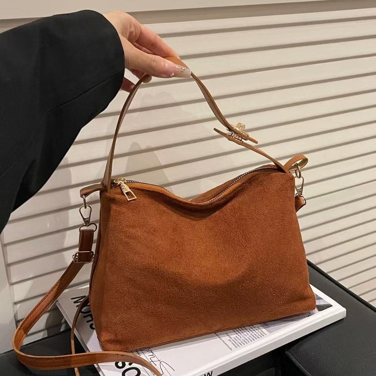Vintage Matte Suede Handbag 2025 Fall/Winter New Trendy Shoulder Bag Underarm Bag Suede Crossbody Tote Bag