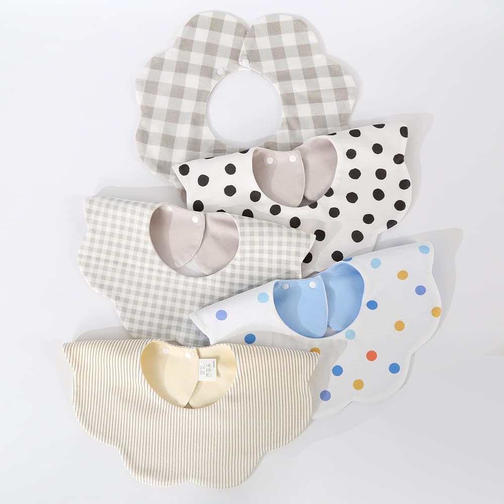 Korean-style Bib with Petal Design, 360-Degree Rotatable, Double-Sided Baby Drool Bib, Wholesale