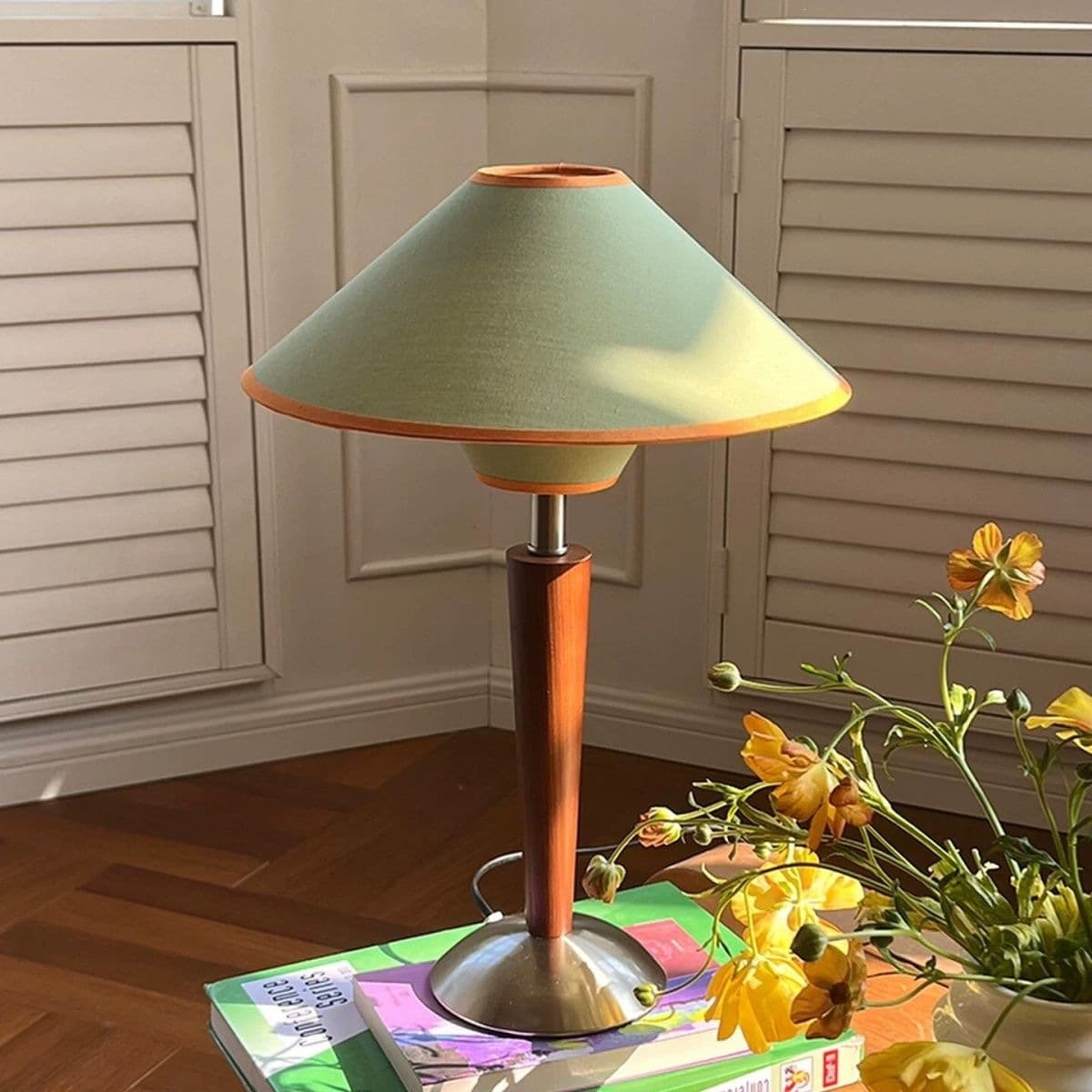 Vintage Fabric Desk Lamp, Classical Solid Wood Bookish Atmosphere Light, Spring Green Desk Bedroom Nightstand Lamp