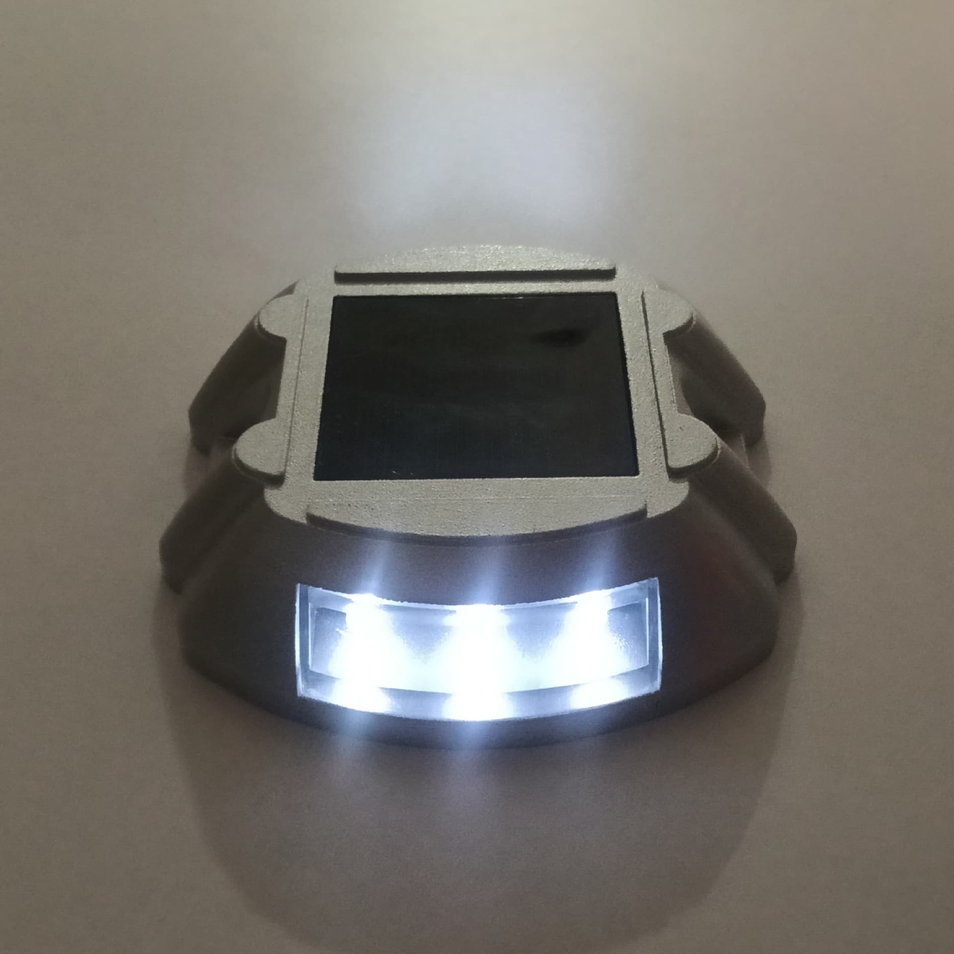 Solar Powered Horseshoe LED Road Stud, Cross-Border Bestseller, Ground Guidance Raised Road Marker Warning Light, Cast Aluminum Reflective Road Stud