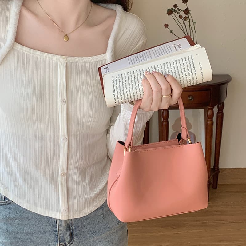 2025 New Summer Crossbody Bucket Bag Mini Handbag Niche Strawberry Pink Korean Elegant High-End Small Bag