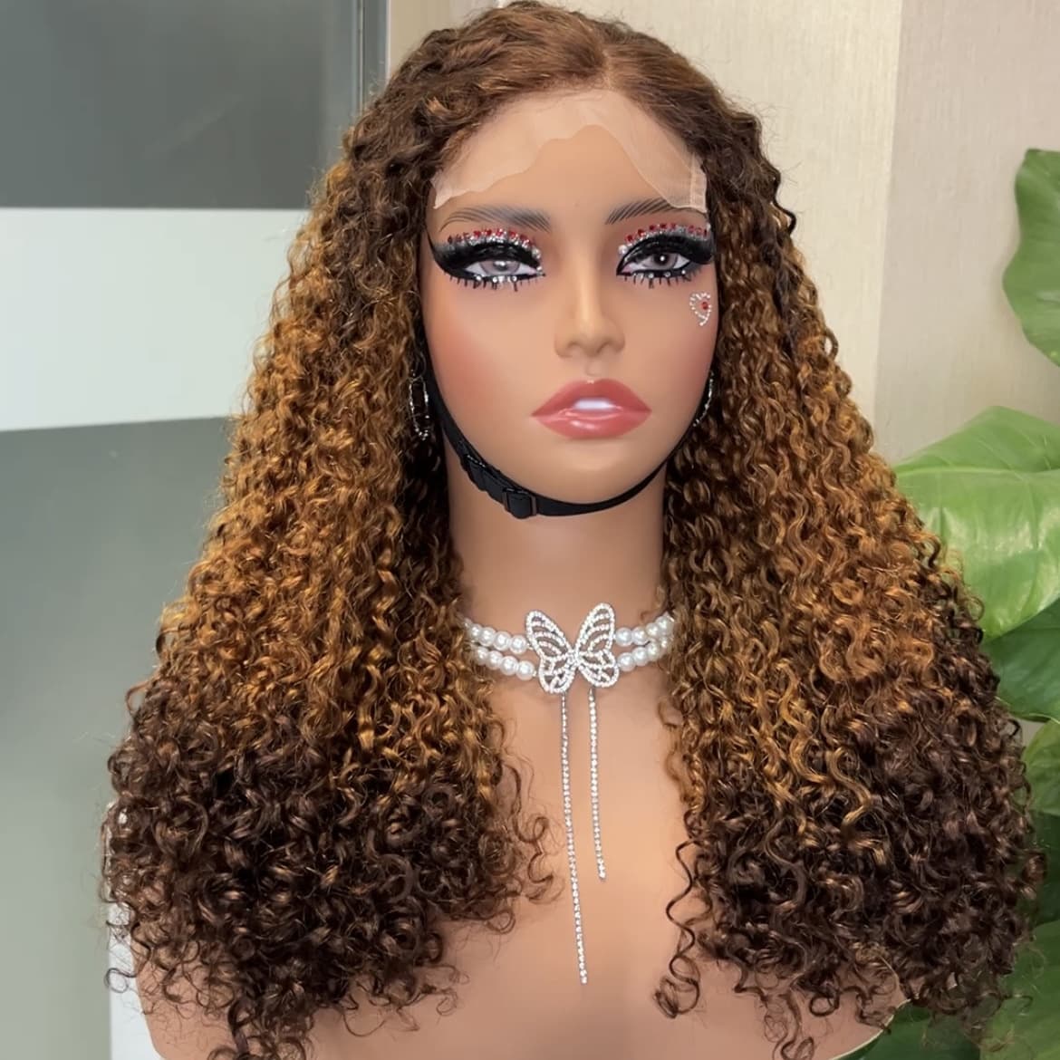 Natural Looking 18 Inch Pixie Curly Wig for Ladies Real Hair Full Handmade Weave Can Be Dyed And Perm Any Skin And Face Type Suitable