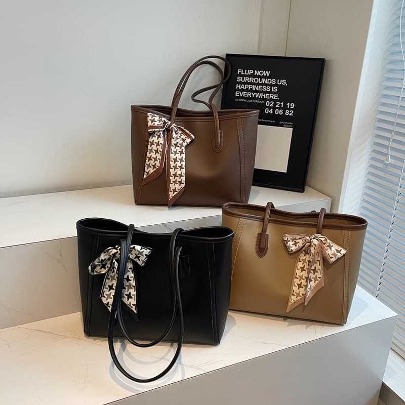 Tote bag for women 2025 new large-capacity commuter bag autumn and winter fashion versatile shoulder bag college student class bag