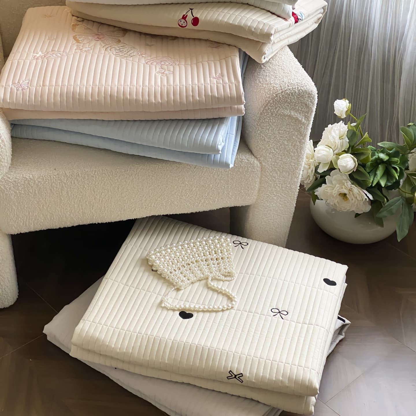 Class A cotton brushed bed cover three-piece set with exquisite embroidery, washable and machine washable, thickened autumn and winter large bed sheet gray
