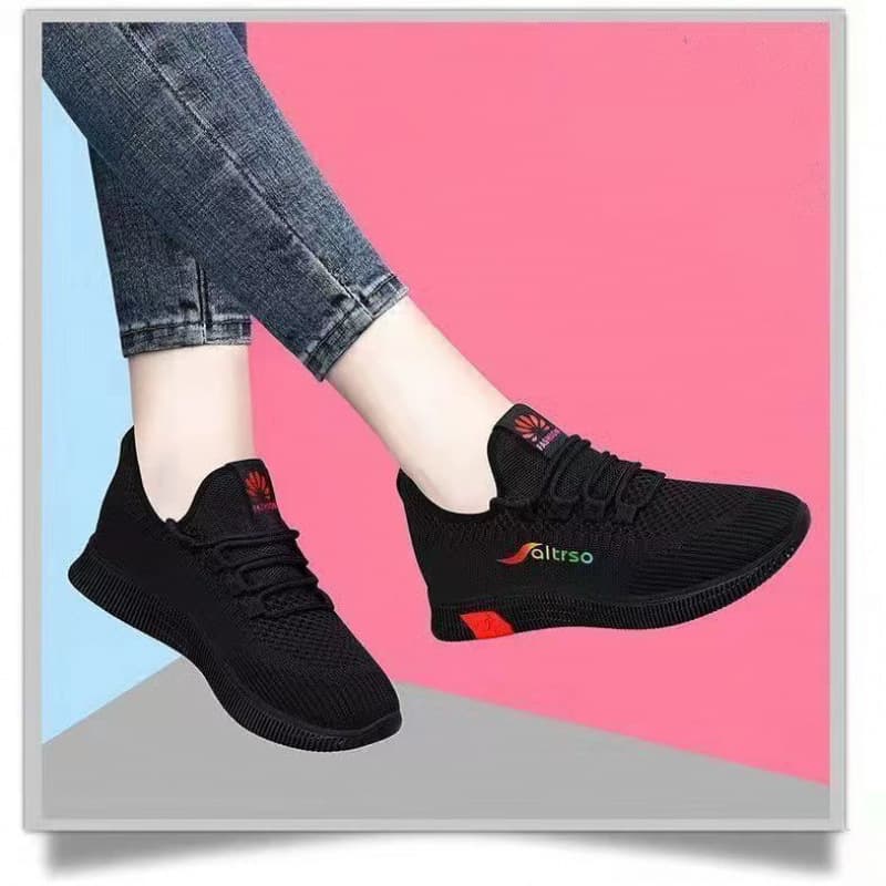 Black kitchen work shoes, non-slip soft sole, comfortable for long periods of standing, old Beijing cloth shoes, new spring and autumn style for mothers.