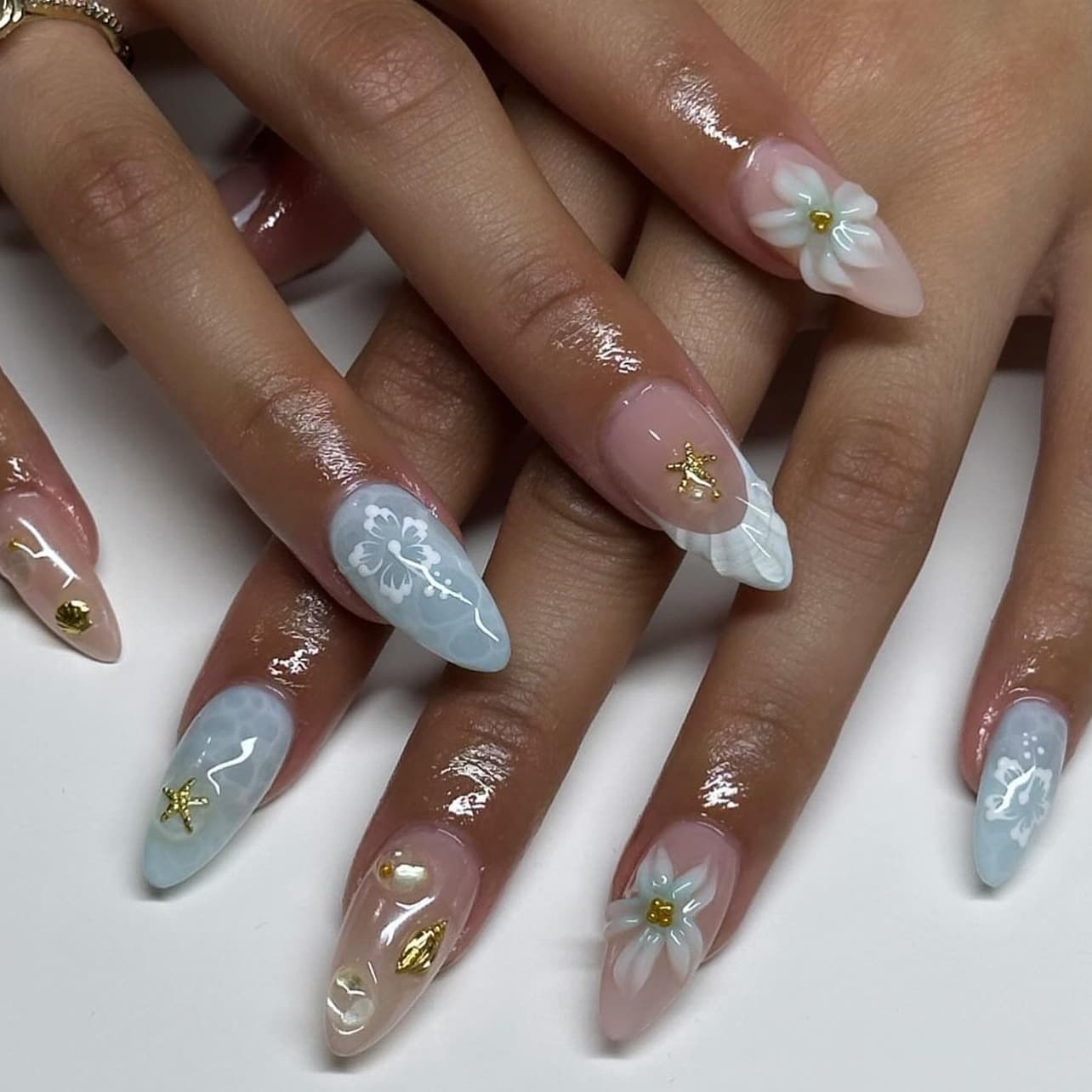 Blue Beach Wave Ombre Press-On Nails Shell Starfish Short Almond Nails 3D Wavy Nail Art
