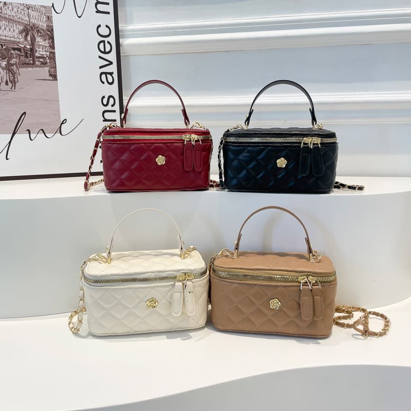 Xiaoxiang Style Textured Handheld Small Square Bag for Women 2025 New Diamond Stitch Thread Bucket Bag Fashionable Shoulder Crossbody Bag