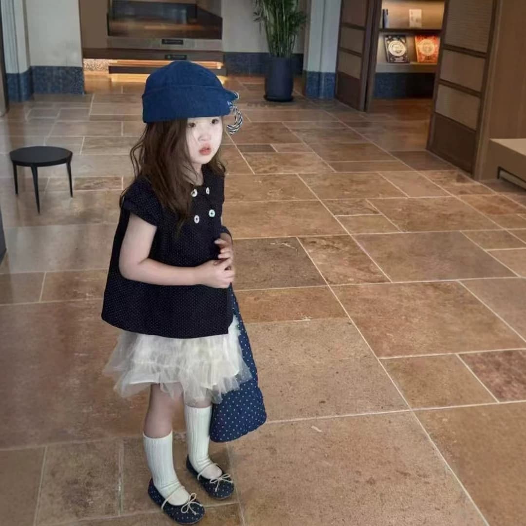 Korean style girls' suit 2026 summer new style baby girl's sweet navy blue polka dot top and stylish mesh skirt
