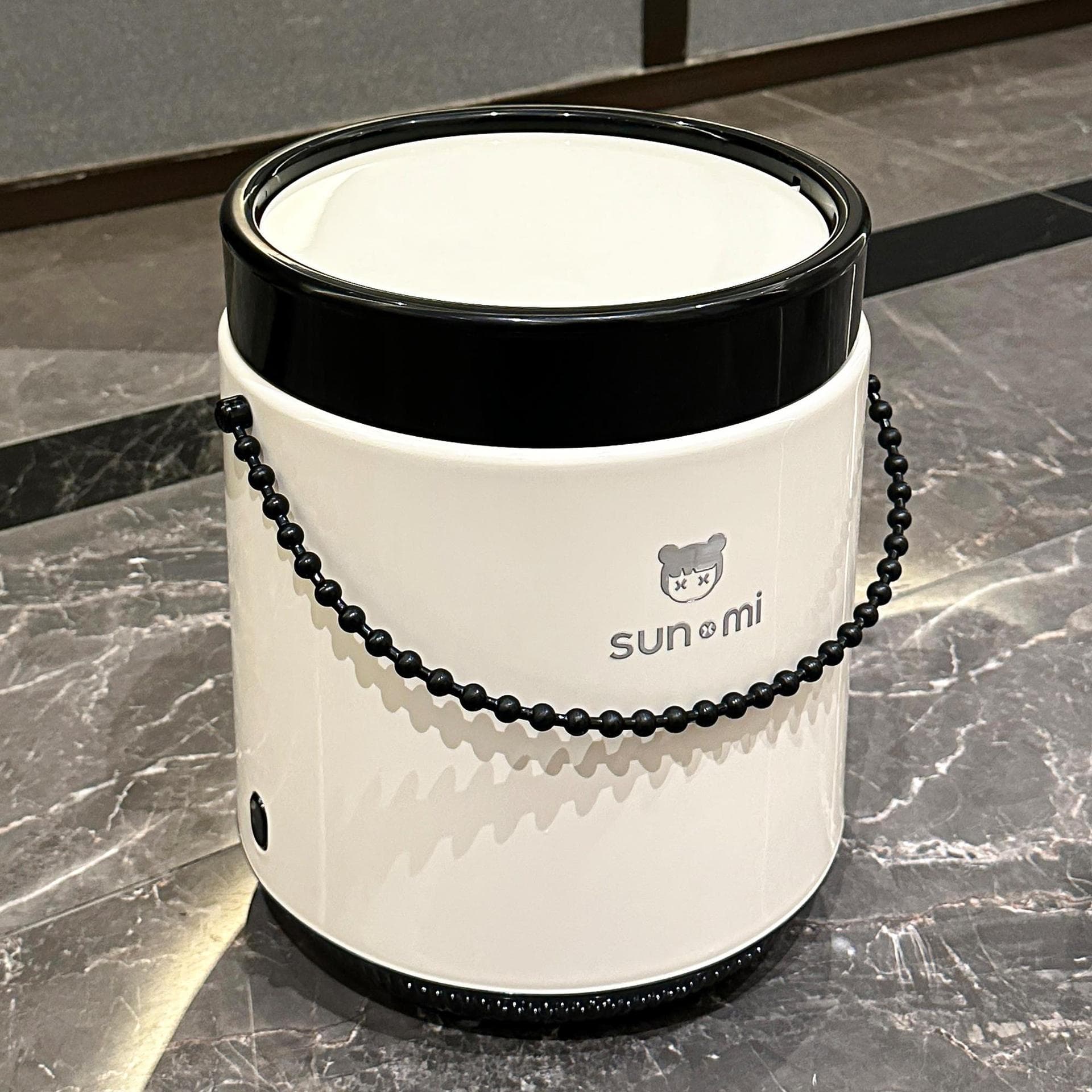 High-Design Luxury Trash Can with Lid for Home Use in Living Room, Bedroom, Bathroom, Large Capacity Creative Internet-Famous Paper Bin