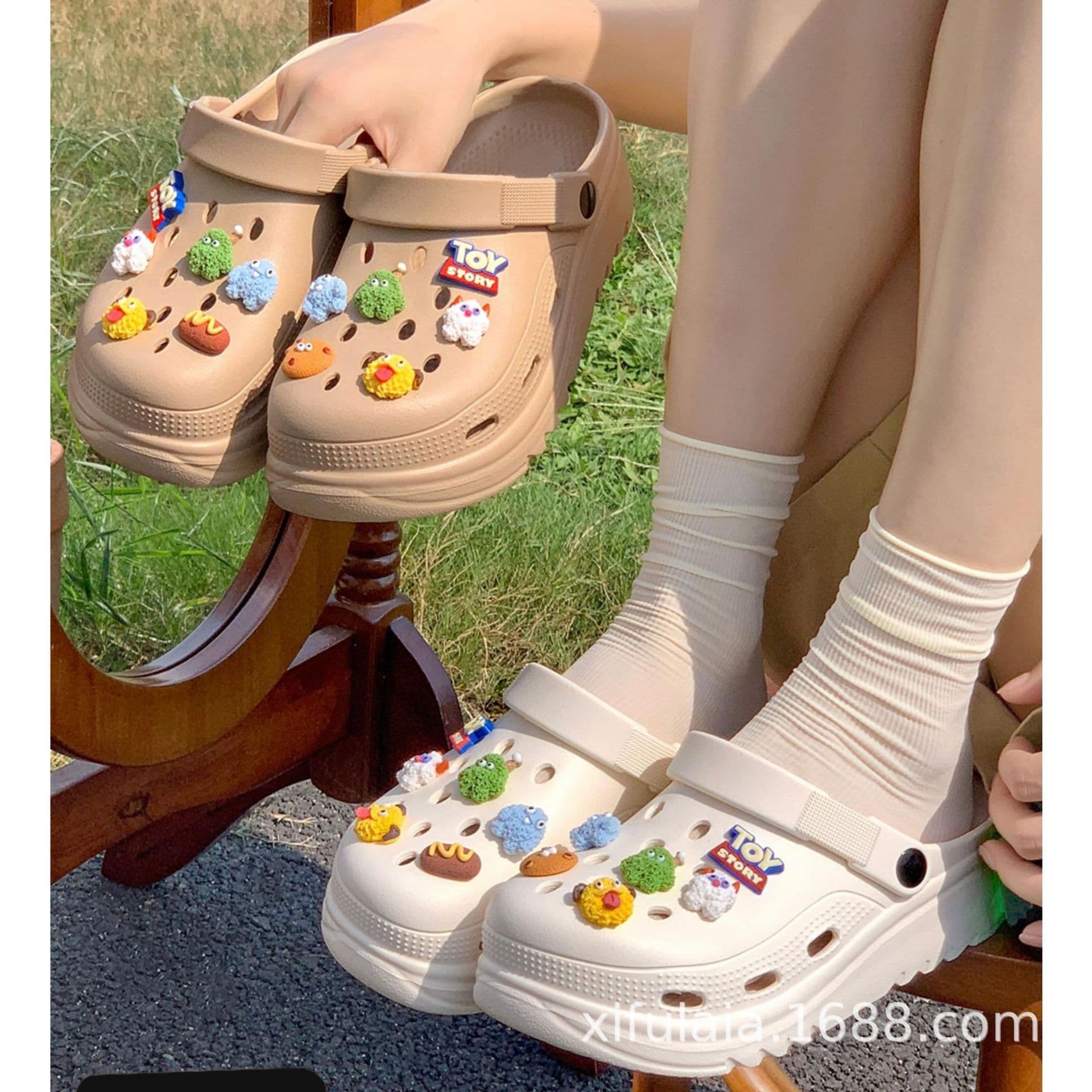 Summer Outdoor 2025 New Thick-Soled Perforated Shoes Women's Height-Increasing Anti-Slip "Step-in-Comfort" Beach Shoes Closed-Toe Sandals