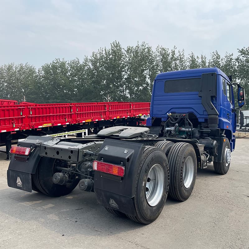Used Howo tractor unit for sale, 10-wheel tractor truck, 380 horsepower cargo transport unit.