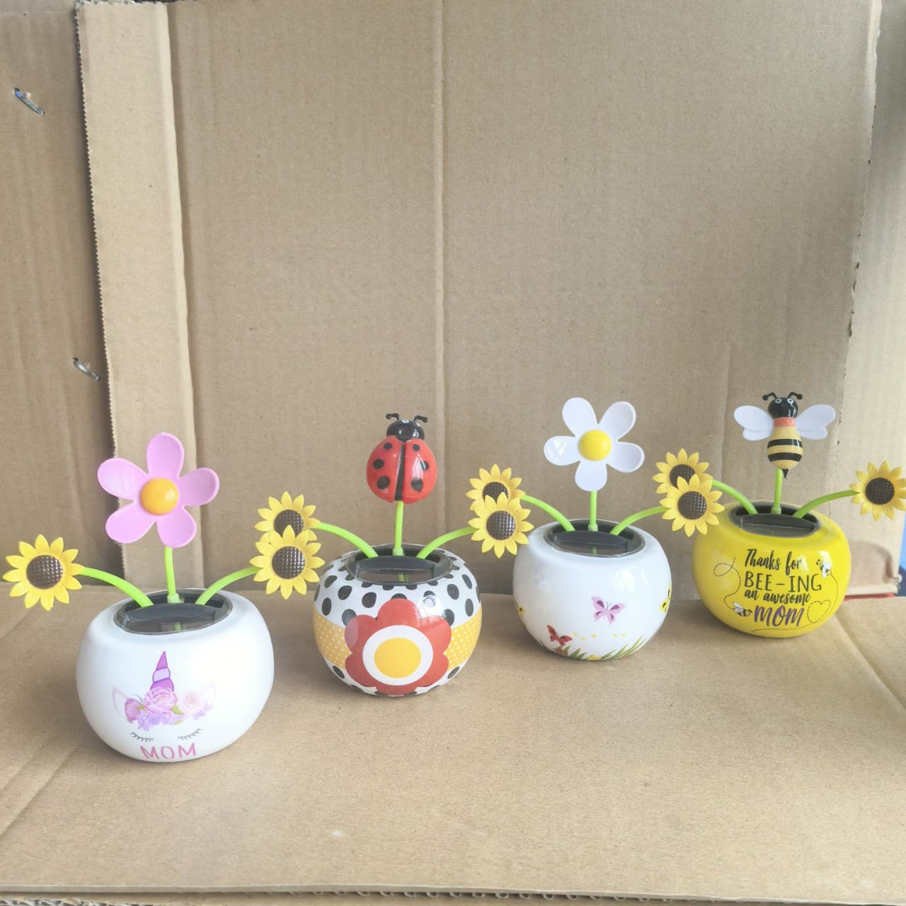 Factory Supply New Solar Painted 3 Sunflowers Apple Blossom Cartoon Nodding Car Decoration