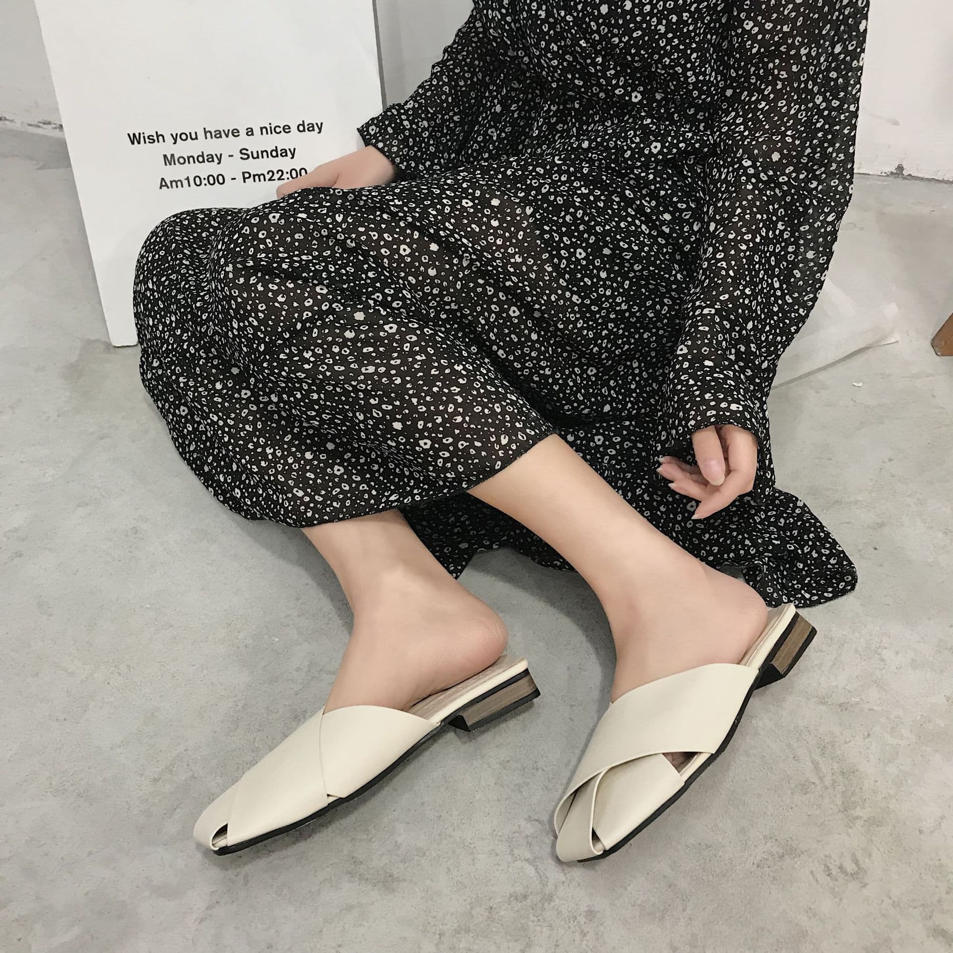 Baotou Half Slippers Women's Wear-Out Fashion Versatile Flat 2020 Summer New Trendy Mid Chunky Heel Mule Sandals