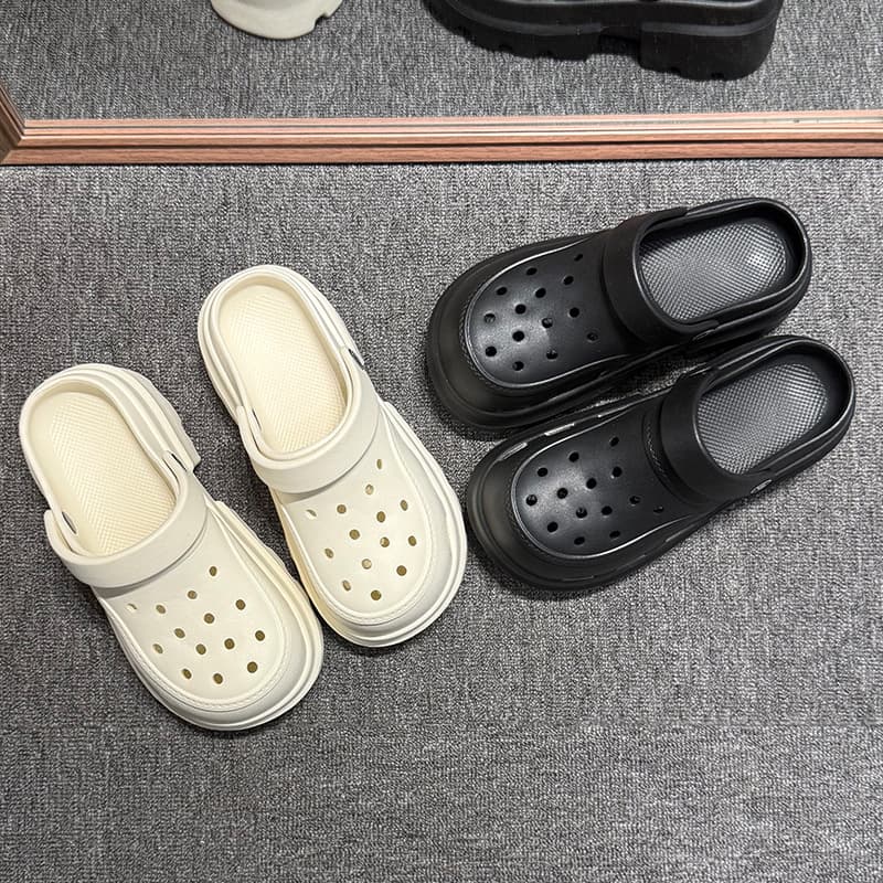 EVA Perforated Shoes Women 2025 New Summer Thick-Soled Outdoor "Step-in-Comfort" Seaside Beach Anti-Slip Closed-Toe Sandals Women