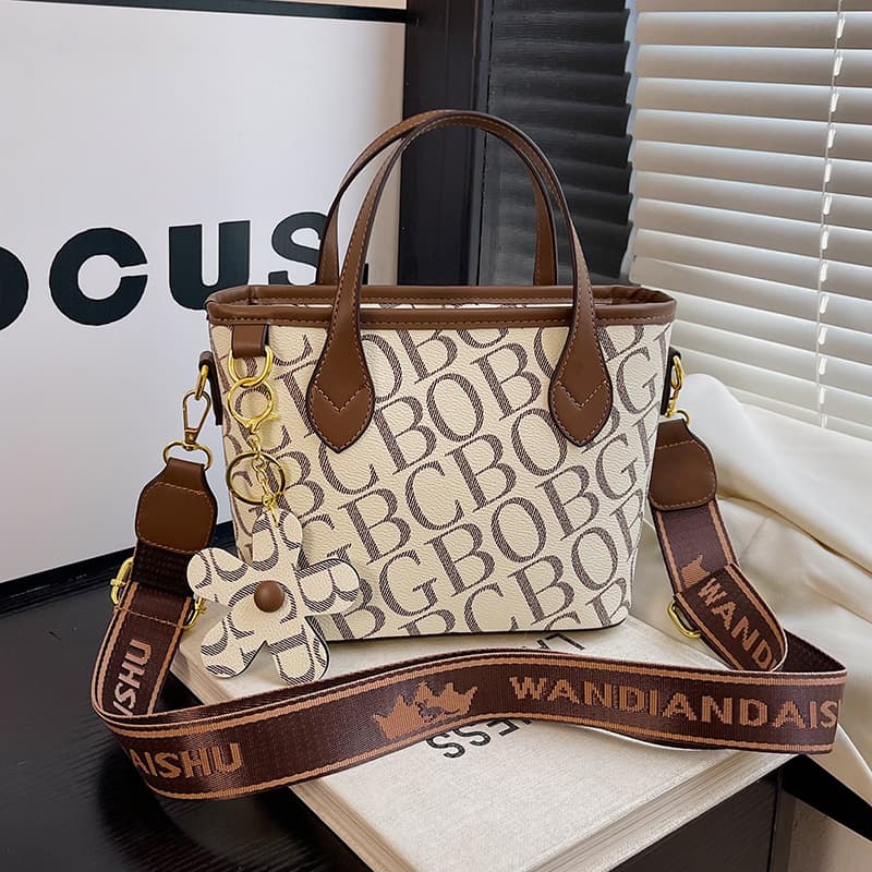 Niche design women's bags, 2025 summer new style, classic trendy basket bag, retro versatile shoulder bag.