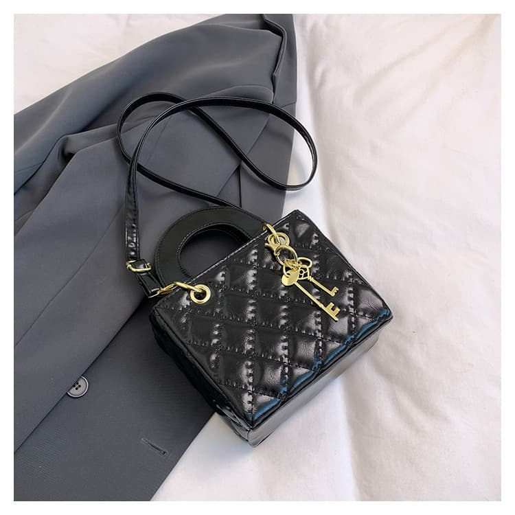 Niche Design Bag 2026 New Women's Bag Trendy Diamond Stitching Single Shoulder Bag Fashion Crossbody Bag Stylish Handbag