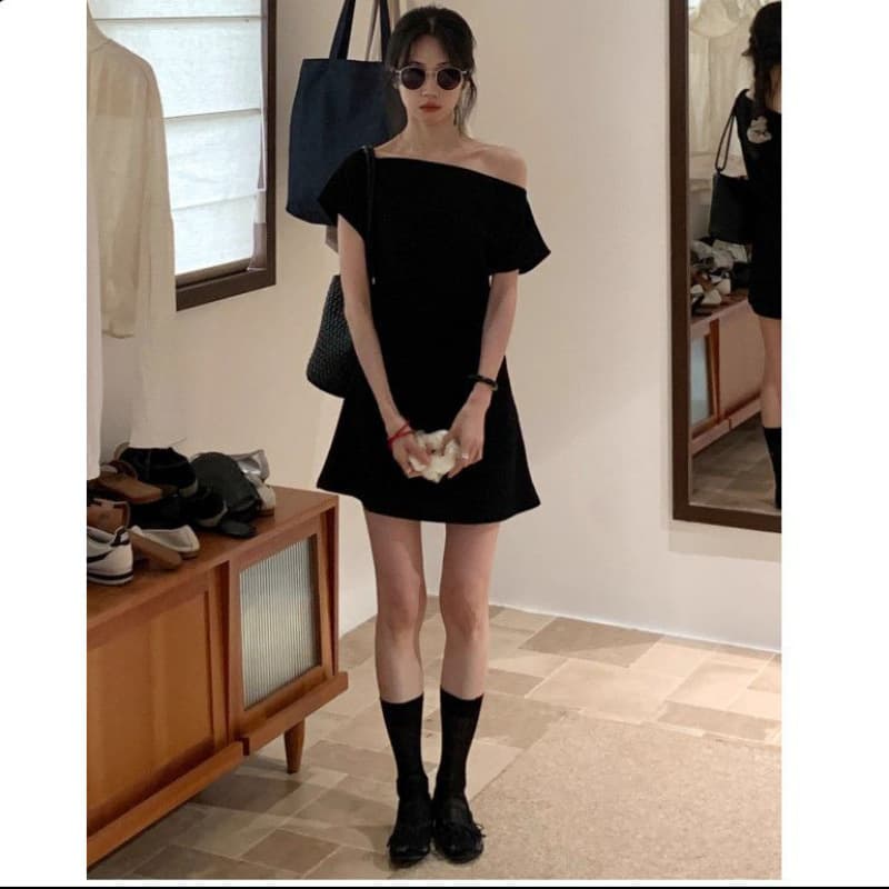 Black Off-Shoulder Arm-Covering Dress Asymmetrical Skirt Women's Summer One-Shoulder Bodycon Mini Dress Little Black Dress Short Style