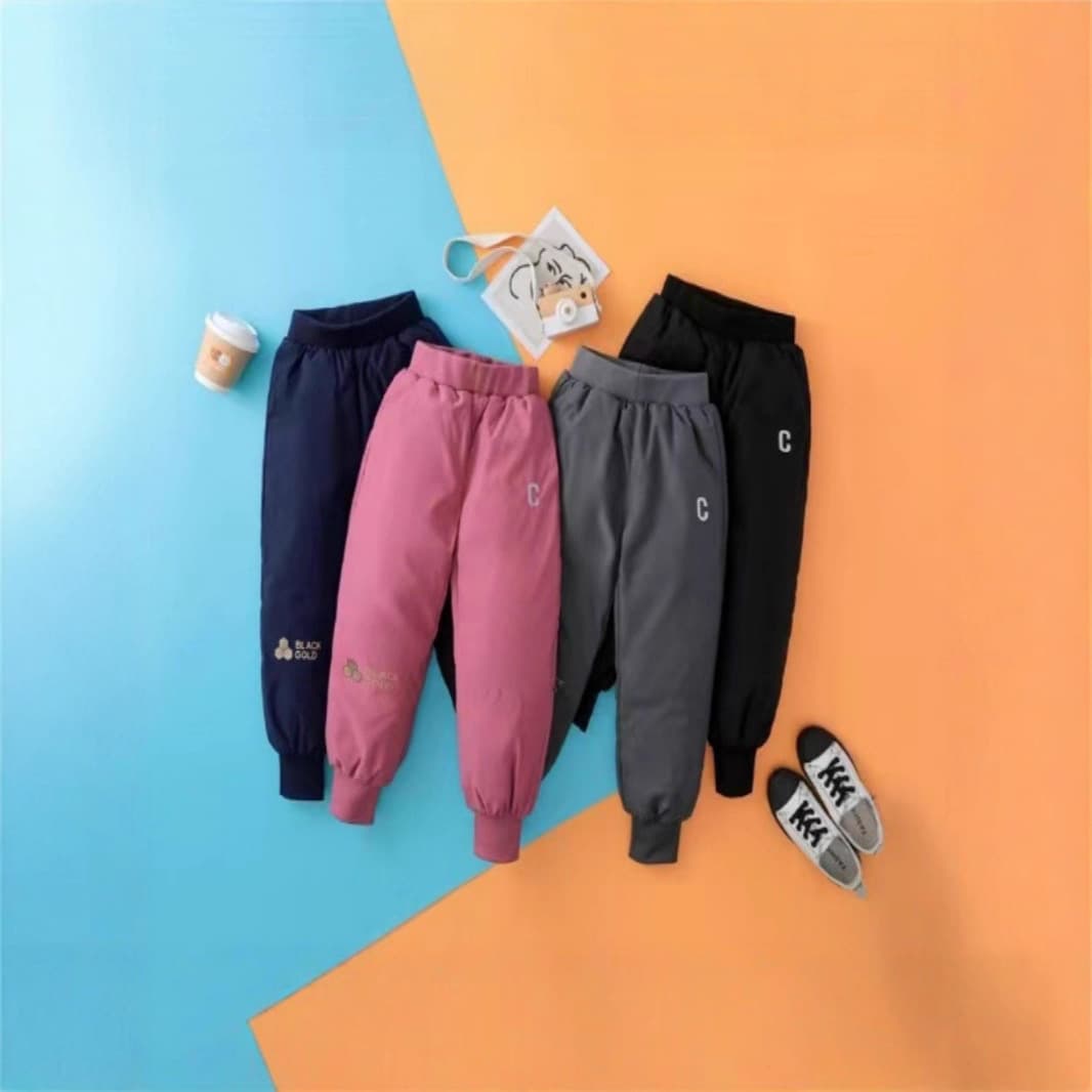 New autumn/winter style children's down pants for boys and girls, thickened and warm for babies and older children.