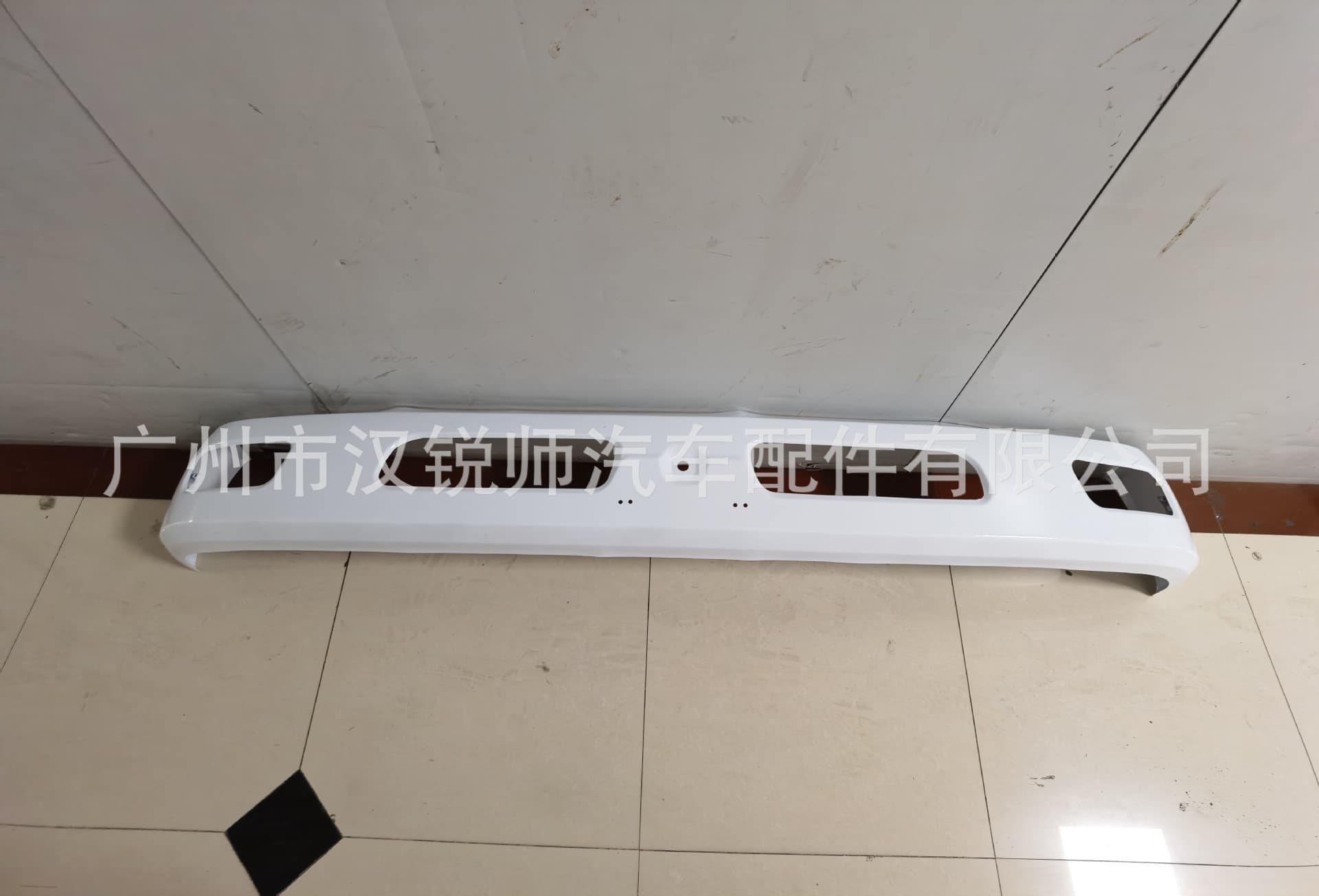 MK403836 For Mitsubishi CANTER FUSO Canter 4D33 4D34 Light Truck Front Bumper with Fog Light Hole