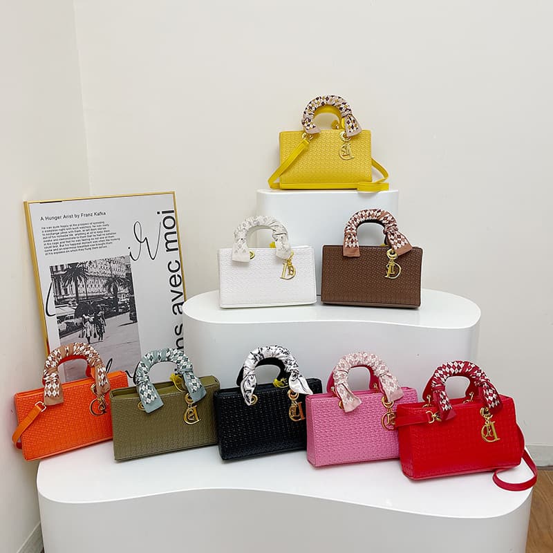 Woven handbag 2026 new horizontal and vertical version of Princess Diana bag, high-end and stylish handbag, popular versatile crossbody bag
