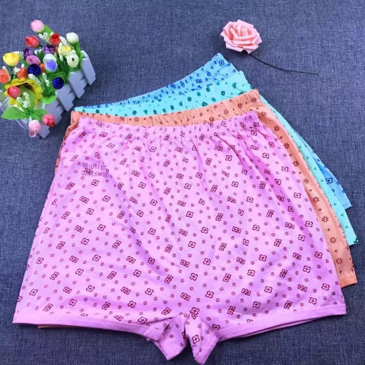 Cotton Elderly Women's Briefs, Cotton Mid-Aged Ladies' Boxer Shorts, Full Cotton Four-Corner Shorts, Spring and Summer Style