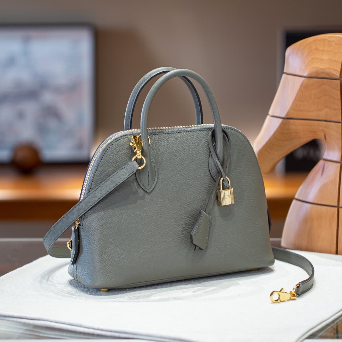 High-Quality 25-Inch EP Palm Grain Cowhide Leather Bowling Bag Genuine Leather Shell Bag Commuter Shoulder Crossbody Handbag for Women