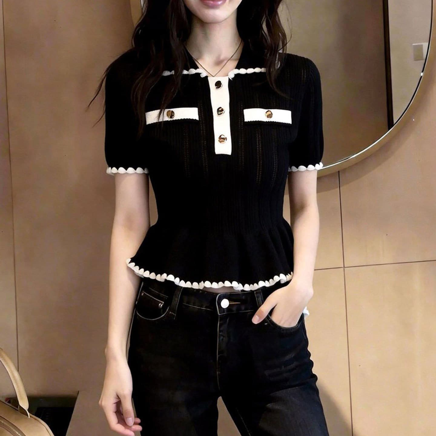 Unique and Chic Slim-Fit 2026 Spring/Summer Short-Sleeve Knit Top, Fashionable and Stylish Versatile Top with Color-Blocking Design, Korean Style