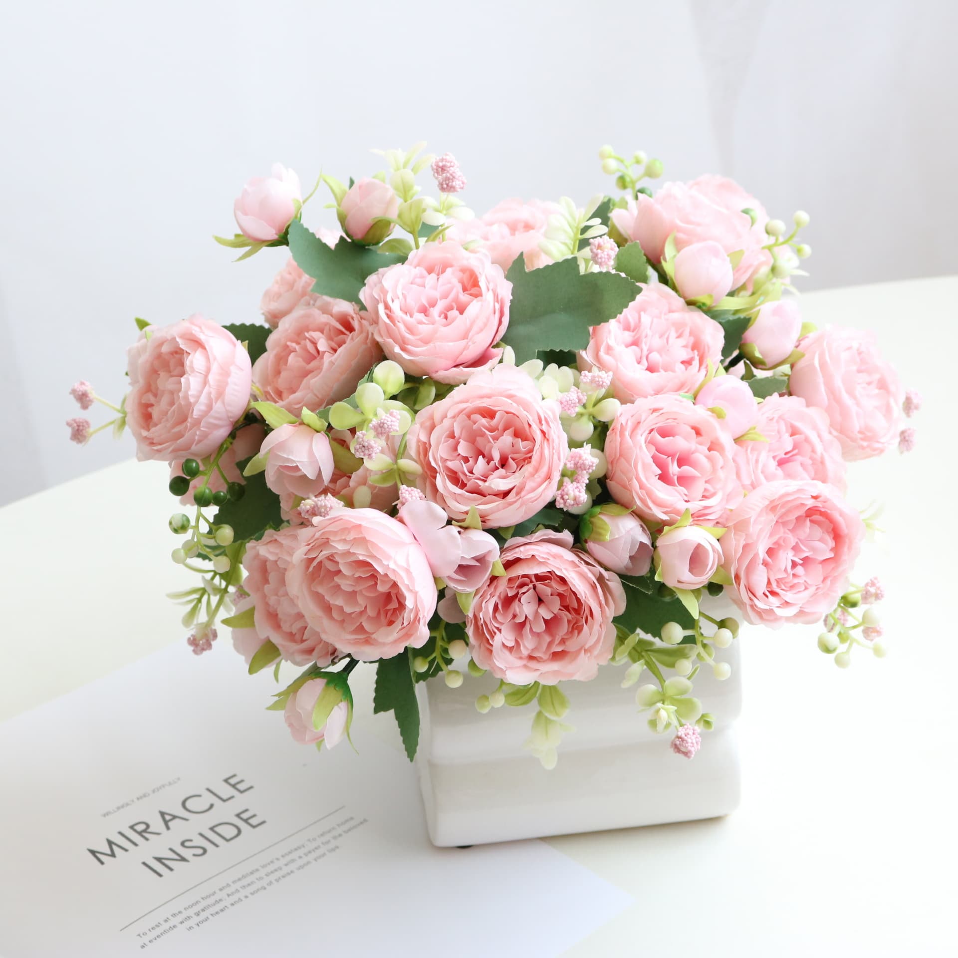 Wholesale artificial roses for home decoration, small bunches, and wedding arrangements; 5-head Persian roses.